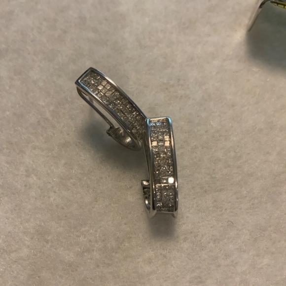 14KT W/G Larger Huggies Elegant Diamond Omega Closure 20mm Weight 5 Gm - Picture 3 of 6